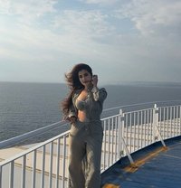 Model Pooja - puta in Doha Photo 2 of 2