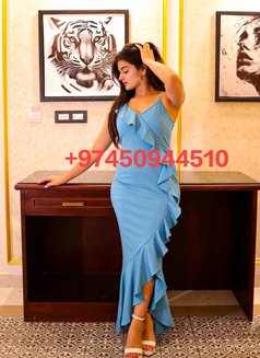 Model Pooja - puta in Doha Photo 3 of 8