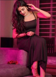 Model Pooja - puta in Doha Photo 5 of 8