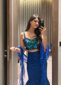 Model Pooja - puta in Doha Photo 2 of 9