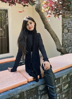 Model Pooja - puta in Doha Photo 5 of 9