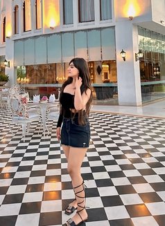 Model Pooja - puta in Doha Photo 6 of 9