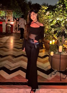 Model Pooja - puta in Doha Photo 7 of 9