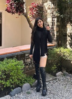 Model Pooja - puta in Doha Photo 8 of 9