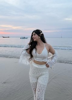 Model Pooja - puta in Doha Photo 4 of 11