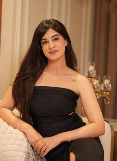 Model Pooja - puta in Doha Photo 5 of 11