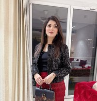 Model Pooja - puta in Doha Photo 6 of 7