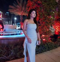 Model Pooja - puta in Doha Photo 7 of 15