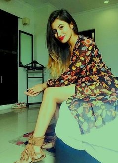 Direct Whatsapp Model Simran Khanna - puta in Bangalore Photo 2 of 4