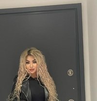 Modern Young Beautiful Girl - puta in Gurgaon