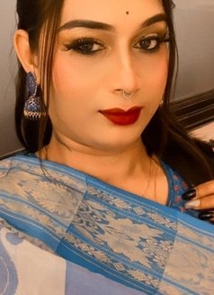 Modhumondal - Transsexual escort in Mumbai Photo 2 of 6
