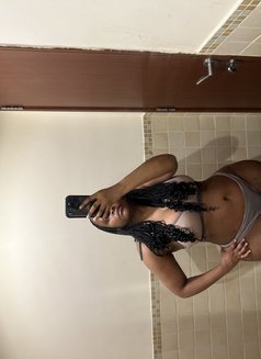 Moe98 - escort in Abu Dhabi Photo 2 of 3