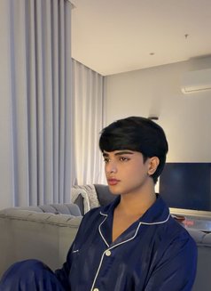 Mohamad - Male escort in Riyadh Photo 1 of 10