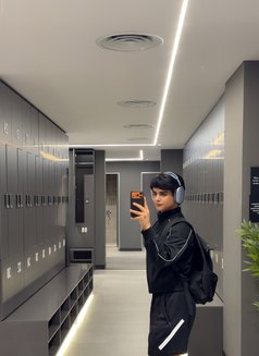 Mohamad - Male escort in Riyadh Photo 9 of 10