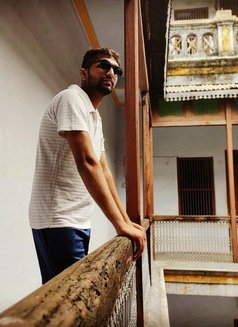 Mohammad Asif - Male companion in New Delhi Photo 2 of 7