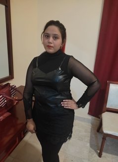 Afreen - puta in Muscat Photo 1 of 5