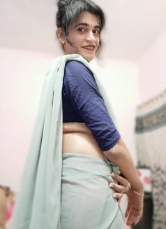 Mohini - Transsexual escort in New Delhi Photo 5 of 5