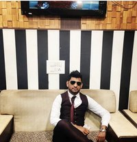 Mohon - Acompañantes masculino in Kolkata