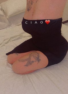 Mohra Salasel - puta in Jeddah Photo 1 of 12