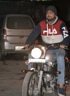 Moiz Malik - Male escort in New Delhi Photo 10 of 17