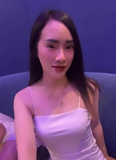 Moji - escort in Beirut Photo 3 of 5