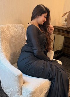 Mokshita - puta in New Delhi Photo 1 of 4