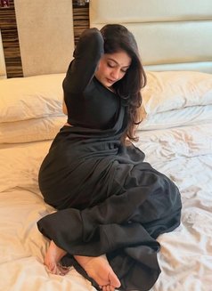 Mokshita - puta in New Delhi Photo 2 of 4