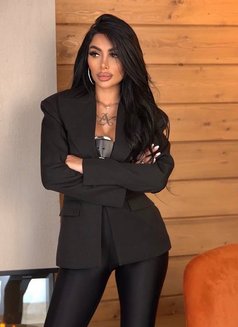 Julia Naughty - Transsexual escort in Riyadh Photo 3 of 14