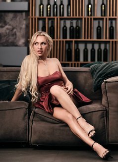 Molli - escort in Dubai Photo 11 of 11