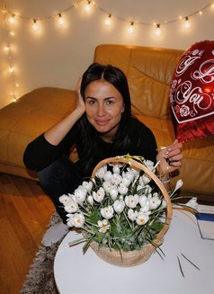 Molli - escort in Hong Kong Photo 2 of 5