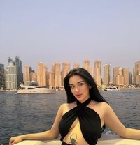 Molli - puta in Dubai Photo 7 of 12