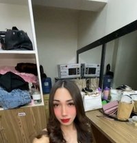 Molly Baby Cumshow - Transsexual escort in Makati City