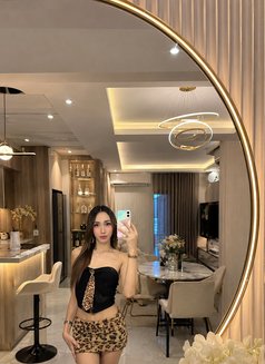 Molly Baby Cumshow - Acompañantes transexual in Makati City Photo 7 of 9