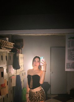 Molly Baby Cumshow - Acompañantes transexual in Makati City Photo 8 of 9