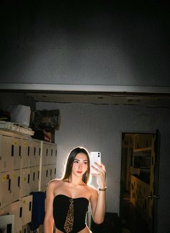 Molly Baby Cumshow - Acompañantes transexual in Makati City Photo 9 of 9