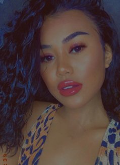 Molly - escort in Hong Kong Photo 2 of 5