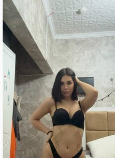 Molly - escort in Dubai Photo 6 of 21