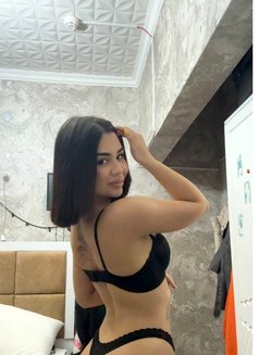 Molly - escort in Dubai Photo 10 of 21