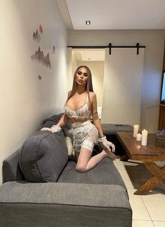 Molly - Transsexual escort in Jeddah Photo 22 of 24