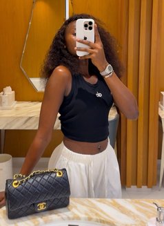 Molly - escort in Dubai Photo 8 of 9