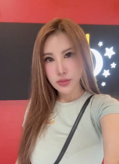 Molly - escort in Bangkok Photo 2 of 3