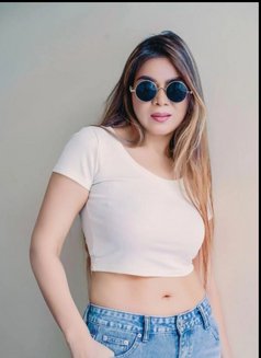 Molly - escort in New Delhi Photo 8 of 14