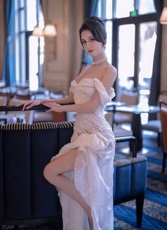 Molly - escort in Hong Kong Photo 1 of 7