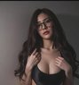 Molly - escort in Tokyo Photo 2 of 8