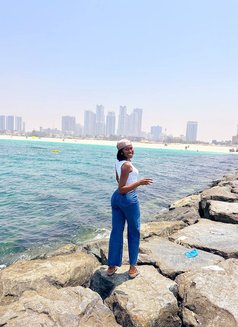 Molly - puta in Dubai Photo 2 of 13