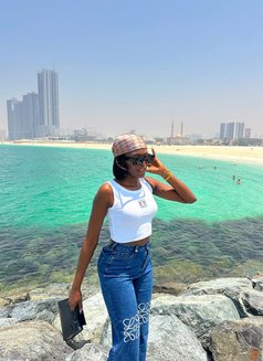 Molly - puta in Dubai Photo 3 of 13
