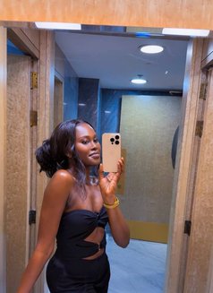 Molly - puta in Dubai Photo 6 of 13