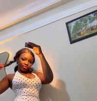 Mollymolly - puta in Accra
