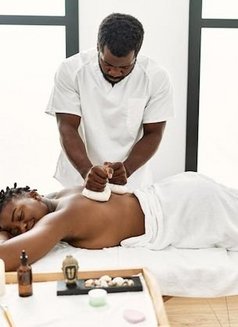Mombasa Sensual Massage - Masajista in Mombasa Photo 1 of 3