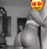 Mommy - escort in Accra Photo 2 of 5